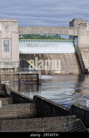 Échelle à saumon au barrage Pitlochry et à la centrale hydroélectrique sur la rivière Tummel Banque D'Images