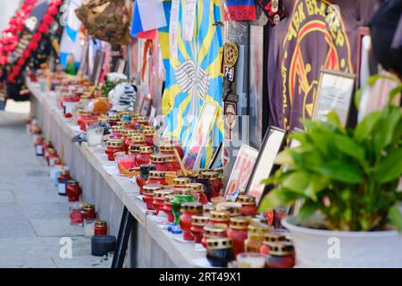 Mémorial national spontané pour les soldats tombés au combat des PMCS Wagner à Moscou. Mémorial des soldats de la compagnie militaire privée Yevgeny Prigozhi Banque D'Images