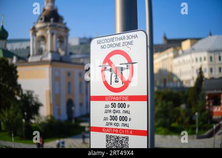 Panneau d'avertissement sur le vol d'un drone - Moscou, Russie, 30 août 2023 Banque D'Images