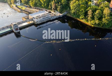 Échelle à saumon au barrage Pitlochry et à la centrale hydroélectrique sur la rivière Tummel Banque D'Images