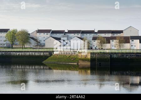 Les maisons de conseil dans les pauvres avec des populations élevées et de nombreuses questions de bien-être social Banque D'Images