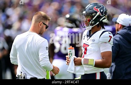 Baltimore, États-Unis. 10 septembre 2023. Le quarterback des Texans de Houston C.J. Stroud (7 ans) fait une pause lors de la première moitié d’un match contre les Ravens de Baltimore au M&T Bank Stadium de Baltimore, Maryland, le dimanche 10 septembre 2023. Photo de David Tulis/UPI crédit : UPI/Alamy Live News Banque D'Images