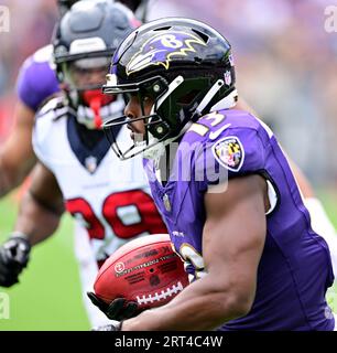 Baltimore, États-Unis. 10 septembre 2023. Devin Duvernay (13 ans), le Wide Receiver des Ravens de Baltimore, remporte un coup d'envoi contre les Texans de Houston lors de la première mi-temps au M&T Bank Stadium de Baltimore, Maryland, le dimanche 10 septembre 2023. Photo de David Tulis/UPI crédit : UPI/Alamy Live News Banque D'Images