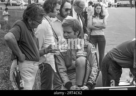 1971 Watkins Glen Trans Am, Mark Donohue interviewé par Chris Economaki Banque D'Images