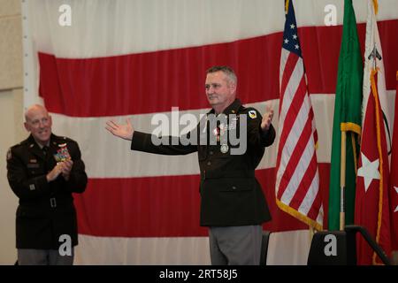 Camp Murray, Washington, États-Unis. 9 septembre 2023. Adjudant-chef de l'armée américaine 5 Tim Gorden, adjudant-chef de commandement de la Garde nationale de Washington, célèbre plus de 40 ans de service avec une cérémonie de retraite au Pierce County Readiness Center sur Camp Murray, Washington, le 9 septembre 2023. Gordon rejoint la garde nationale de l'armée de Washington en 1989 après 5 ans de service actif en tant qu'officier commissioned stationné à fort Lewis. USAGE ÉDITORIAL UNIQUEMENT ! Non destiné à UN USAGE commercial ! Banque D'Images