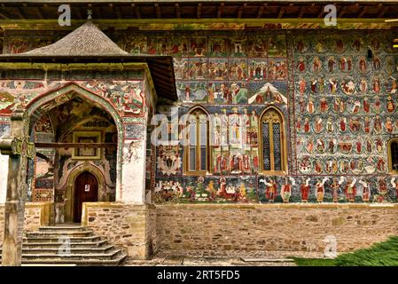 Belles fresques du monastère de Sucevița dans la région de Bucovine dans le nord-est de la Roumanie Banque D'Images