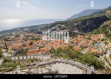 Dhermi sur la côte sud-est de la Riviera albanaise Banque D'Images