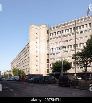 Édimbourg, Écosse, Royaume-Uni - Cables Wynd House (Banana Flats) par Alison & Hutchison & Partners Banque D'Images