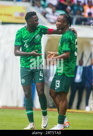 UYO, NIGERIA - SEPTEMBRE 10 : Wilfred Ndidi et Bruno Onyemaechi, du Nigeria, lors du match de qualification de la coupe d'Afrique des Nations (AFCON) 2023 entre N. Banque D'Images