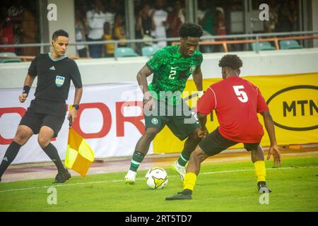 UYO, NIGERIA - SEPTEMBRE 10 : Ola Aina du Nigeria et Ricardo Vaz Afonso Fernandes de Sao Tomé lors des qualifications de la coupe d'Afrique des Nations 2023 ( Banque D'Images