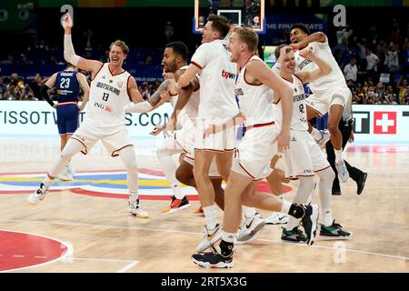 Pasay, Indonésie. 10 septembre 2023. Basket-ball, coupe du monde, Serbie - Allemagne, Ko, finale. Les joueurs allemands applaudissent la victoire. Crédit : Matthias Stickel/dpa/Alamy Live News Banque D'Images