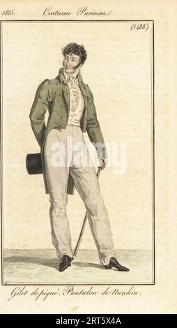 Gentleman français en tailleur, gilet côtelé, pantalon Nankeen en coton, avec chapeau haut de gamme et canne. Gilet de piqué, pantalon de Nankin. Gravure sur cuivre coloriée à la main par Pierre-Charles Baquoy d’après une assiette mode d’Horace Vernet du Journal des Dames et des modes de Pierre de la Mesangère, Magazine des femmes et de la mode, Paris, 1815. Banque D'Images