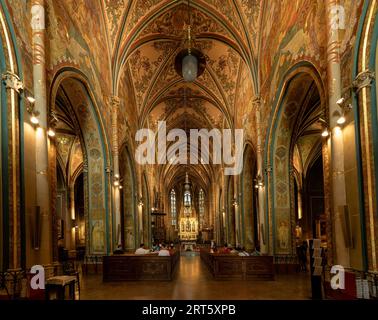 Prague, République tchèque - 20 août 2023 : intérieur de la Basilique de St. Pierre et Paul à Prague (Vysehrad) est un monument religieux et culturel important Banque D'Images