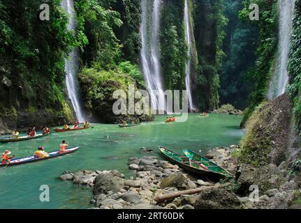 Pagsanjan Falls, bateau touristique. Banque D'Images