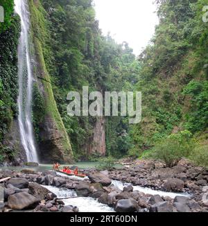 Pagsanjan Falls, bateau touristique. Banque D'Images