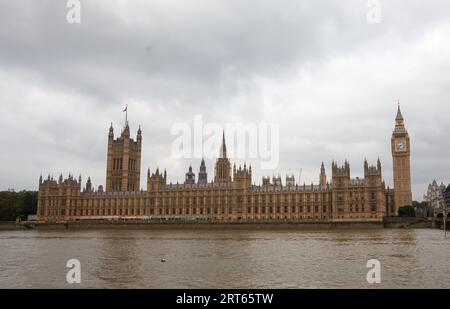 Londres, Angleterre, Royaume-Uni. 11 septembre 2023. Palais de Westminster, siège du Parlement britannique, est vu de l'extérieur. Un chercheur au Parlement britannique a été arrêté en vertu de la loi sur les secrets officiels, alors qu'il prétendait espionner pour la Chine. (Image de crédit : © Tayfun Salci/ZUMA Press Wire) USAGE ÉDITORIAL SEULEMENT! Non destiné à UN USAGE commercial ! Crédit : ZUMA Press, Inc./Alamy Live News Banque D'Images