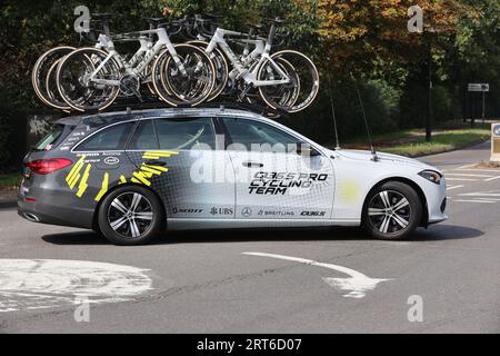 Q365.Pro Cycling Team car pendant le Tour de Grande-Bretagne 2023 étape six Southend sur la mer à Harlow, Rockford Essex le 08 septembre 2023 Banque D'Images