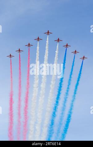 Newcastle, Royaume-Uni, 10 septembre 2023, Red Arrows survole Tyne Bridge, crédit Aaron Badkin Banque D'Images