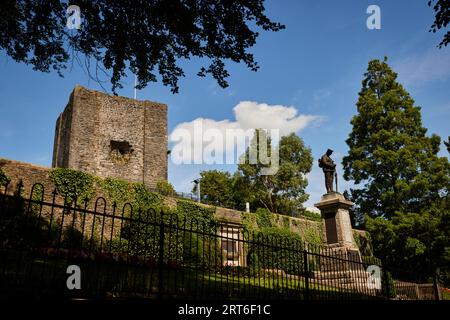 Château de Clitheroe et mémorial de guerre du Lancashire Banque D'Images