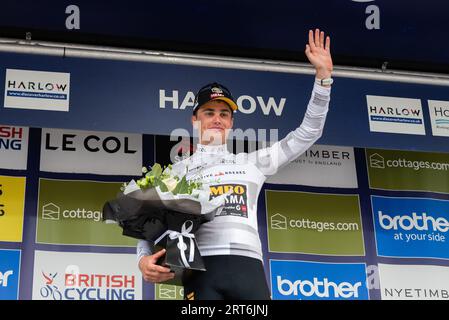 Olav Kooij à la course cycliste Tour of Britain étape 6 à l'arrivée à Harlow, Essex, Royaume-Uni. Vainqueur du classement du meilleur jeune coureur Banque D'Images