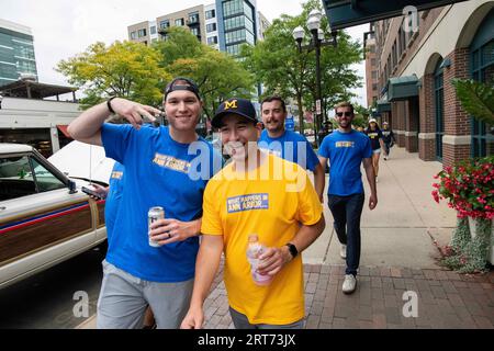 Ann Arbor, Michigan, États-Unis. 9 septembre 2023. Bachelor party un jour de match dans le centre-ville d'Ann Arbor. (Image de crédit : © Mark Bialek/ZUMA Press Wire) USAGE ÉDITORIAL SEULEMENT! Non destiné à UN USAGE commercial ! Banque D'Images