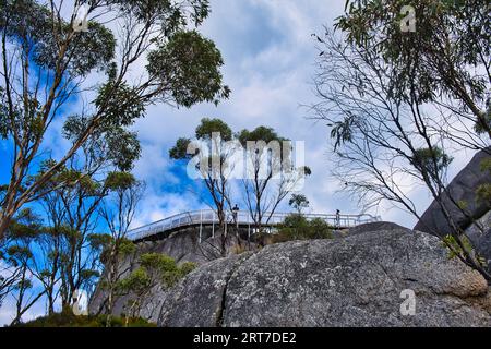 Point de vue au sommet d'énormes rochers de granit sur Mount Castle, parc national de Porongurup, Australie occidentale Banque D'Images