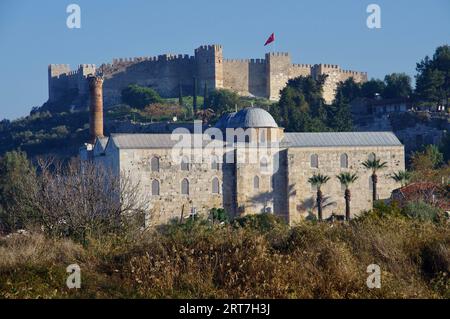 Le château de Kale Camii et la mosquée İsa Bey à proximité du temple d'Artemis. Selçuk, İzmir, Türkiye. Banque D'Images