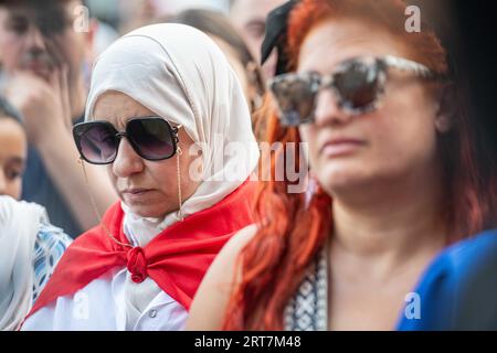 Anvers, Belgique. 11 septembre 2023. Illustration photo prise lors d'une cérémonie commémorative pour les victimes du tremblement de terre au Maroc, à la Grote Markt, à Anvers, le lundi 11 septembre 2023. Le tremblement de terre qui a frappé le Maroc vendredi dernier a tué au moins 2 122 personnes et en a blessé plus de 2 400 autres. BELGA PHOTO JONAS ROOSENS crédit : Belga News Agency/Alamy Live News Banque D'Images