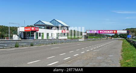 Chimay Street circuit / circuit de Chimay, le circuit est un circuit routier, ouvert à la circulation dans la province du Hainaut, Wallonie, Belgique Banque D'Images