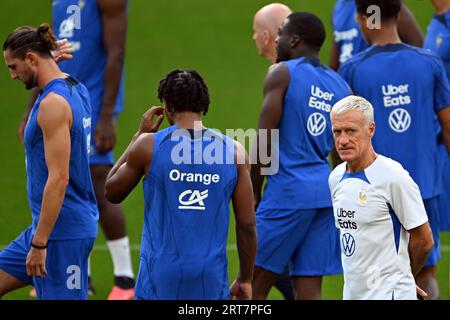 Dortmund, Allemagne. 11 septembre 2023. Didier Deschamps (à droite), entraîneur national, lors de la dernière séance d’entraînement. Les équipes nationales d'Allemagne et de France se rencontrent mardi à Düsseldorf. Crédit : Federico Gambarini/dpa/Alamy Live News Banque D'Images