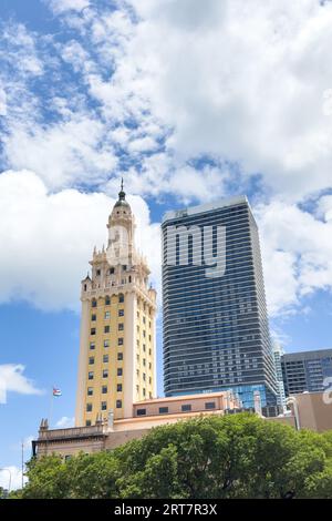 Miami, Floride - 25 août 2023 : Tour de la liberté, qui accueillait autrefois les cubains, aujourd'hui un musée d'art et fait partie du Dade College Banque D'Images