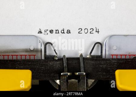 Agenda 2024 écrit sur une vieille machine à écrire Banque D'Images