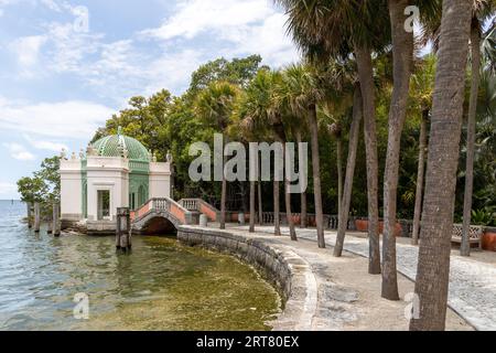 Miami, Floride - 25 août 2023 : vue du Musée et des jardins de la Villa Vizcaya, l'ancien domaine de James Deering situé à Coconut Grove sur Biscayne Bay à Miami, Floride. Banque D'Images