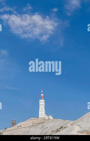 Tour de la station météorologique au sommet du Mont Ventoux, Vaucluse, Provence-Alpes-Côte d'Azur, Sud de la France Banque D'Images