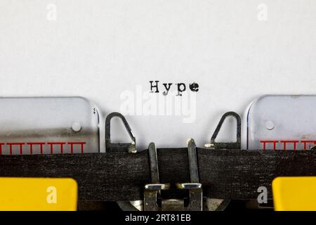 Hype - écrit sur une vieille machine à écrire Banque D'Images