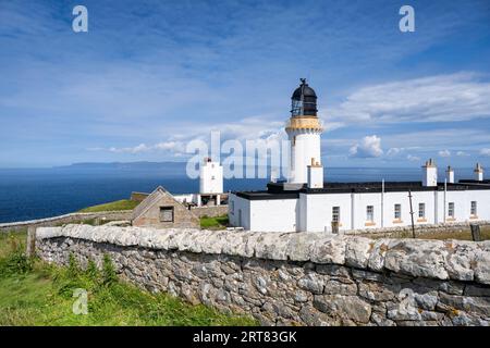 Phare de Dunnet Head à l'extrême nord de l'île principale britannique, comté de Caithness, Écosse, Royaume-Uni Banque D'Images