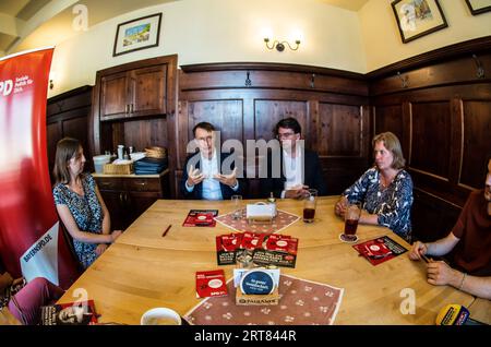 Munich, Bavière, Allemagne. 11 septembre 2023. Le ministre fédéral allemand de la Santé KARL LAUTERBACH a rejoint le chef du SPD bavarois FLORIAN von BRUNN à Munich, en Allemagne, lors de la campagne électorale du Landtag bavarois. (Image de crédit : © Sachelle Babbar/ZUMA Press Wire) USAGE ÉDITORIAL SEULEMENT! Non destiné à UN USAGE commercial ! Banque D'Images