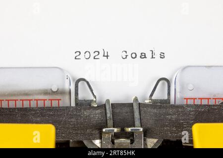 2024 buts écrits sur une vieille machine à écrire Banque D'Images