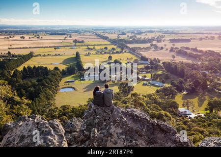 L'attraction touristique populaire de Hanging Rock. Un groupe de roches volcaniques au sommet d'une colline dans la Macédoine, Victoria, Australie Banque D'Images