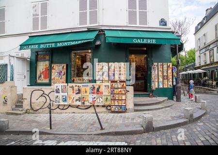 Paris, France, 12 mai 2017 : vue extérieure d'une galerie d'art dans le quartier de Montmartre Banque D'Images