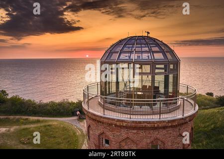 Drone vue des phares au coucher du soleil de la partie nord de l'île de Ruegen, appelée Kap Arkona Banque D'Images