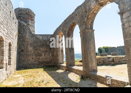 Fatih Sultan Mehmet Mosquée ou ruines de la mosquée Fatih du château de Rozafa dans la ville de Shkoder. Albanie Banque D'Images