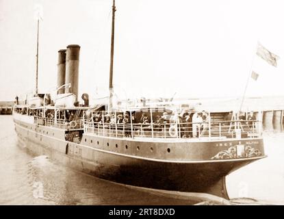 Bateau à vapeur GWR Ibex quittant Milford, début des années 1900 Banque D'Images