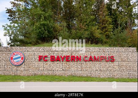 Campus du FC Bayern, centre d'entraînement des jeunes du FC Bayern, sites pour les équipes féminines et toutes les équipes de football des jeunes, quartier de Freimann, Munich Banque D'Images