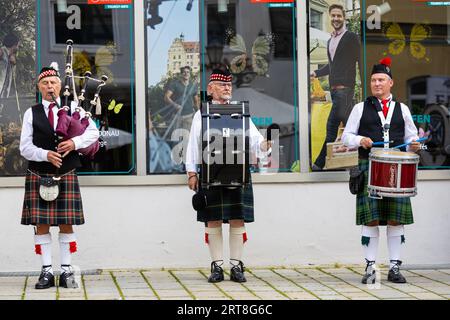 Groupe de musiciens, avec cornemuses et tambour, concert de musique, kilt, Sigmaringen, Baden-Wuerttemberg, Allemagne Banque D'Images