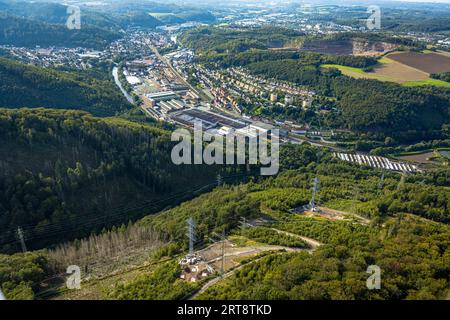 Vue aérienne, Hagen-Hohenlimburg, ligne AMPRION, réseau haute tension de ligne électrique dans la région forestière de Menhagen, Letmathe, Iserlohn, région de la Ruhr, Rhin du Nord-Wes Banque D'Images