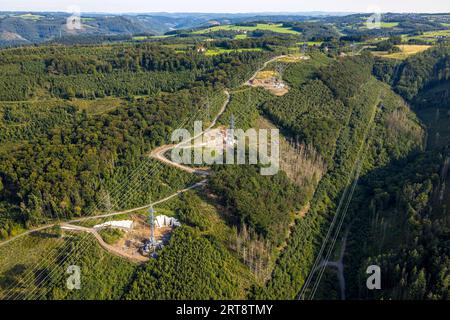 Vue aérienne, Hagen-Hohenlimburg, ligne AMPRION, réseau haute tension de ligne électrique dans la région forestière de Menhagen, Letmathe, Iserlohn, région de la Ruhr, Rhénanie du Nord-Westph Banque D'Images