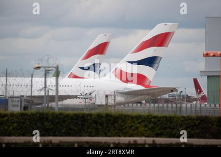 Feltham, Royaume-Uni. 11 septembre 2023. Aéroport de Londres Heathrow (LHR). Heathrow fait désormais partie de la zone d'ultra-faible émission (ULEZ), ce qui signifie que les passagers voyageant à Londres Heathrow qui n'ont pas de véhicule conforme à la norme ULEZ devront payer £12.50. Crédit : Alamy Live News/DLeLifeZ Banque D'Images