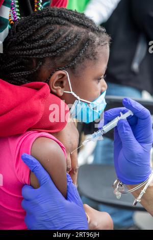 Detroit, Michigan - Emery Jarrell, 6 ans, se fait vacciner contre la grippe lors d'une fête organisée par le Département de la santé de Detroit. L'événement a également offert Healt Banque D'Images