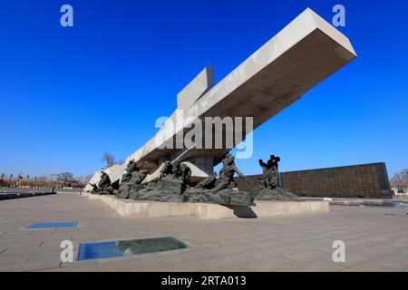 Tangshan - 5 décembre 2017 : sculpture du parc des ruines du tremblement de terre de tangshan, ville de tangshan, province de hebei, Chine. Banque D'Images